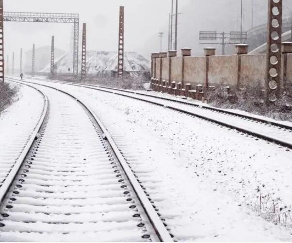 冬天已到，雨雪天氣增多，應(yīng)該怎么做才能防止凈化板發(fā)潮？